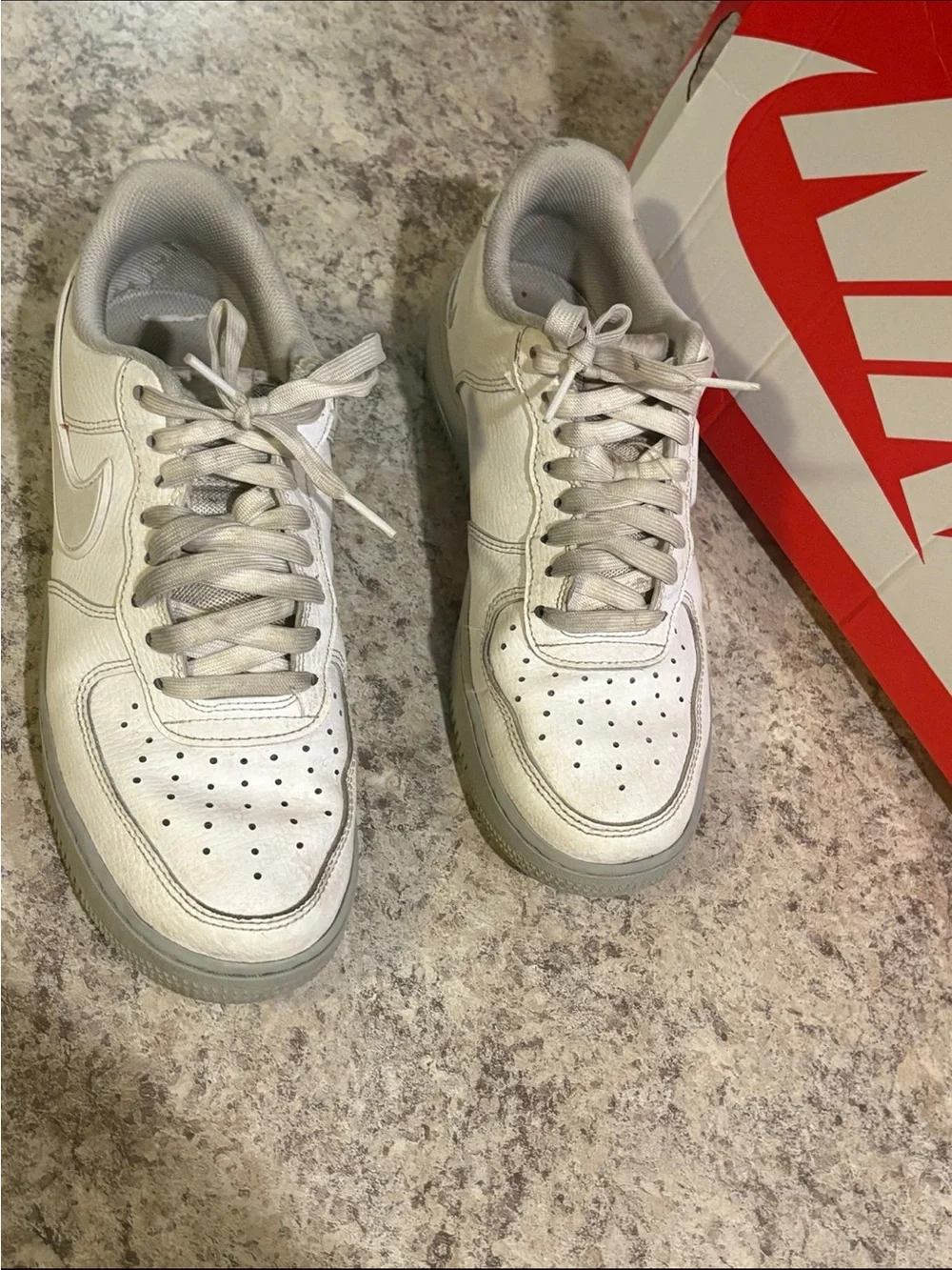 Men’s 8 Nike Air Force 1 '07 White/Light Smoke Grey Low -